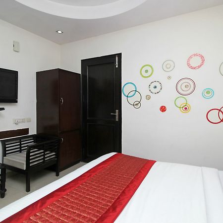 Oyo 9030 Hotel Delhi Airport Plaza Neu-Delhi Exterior foto