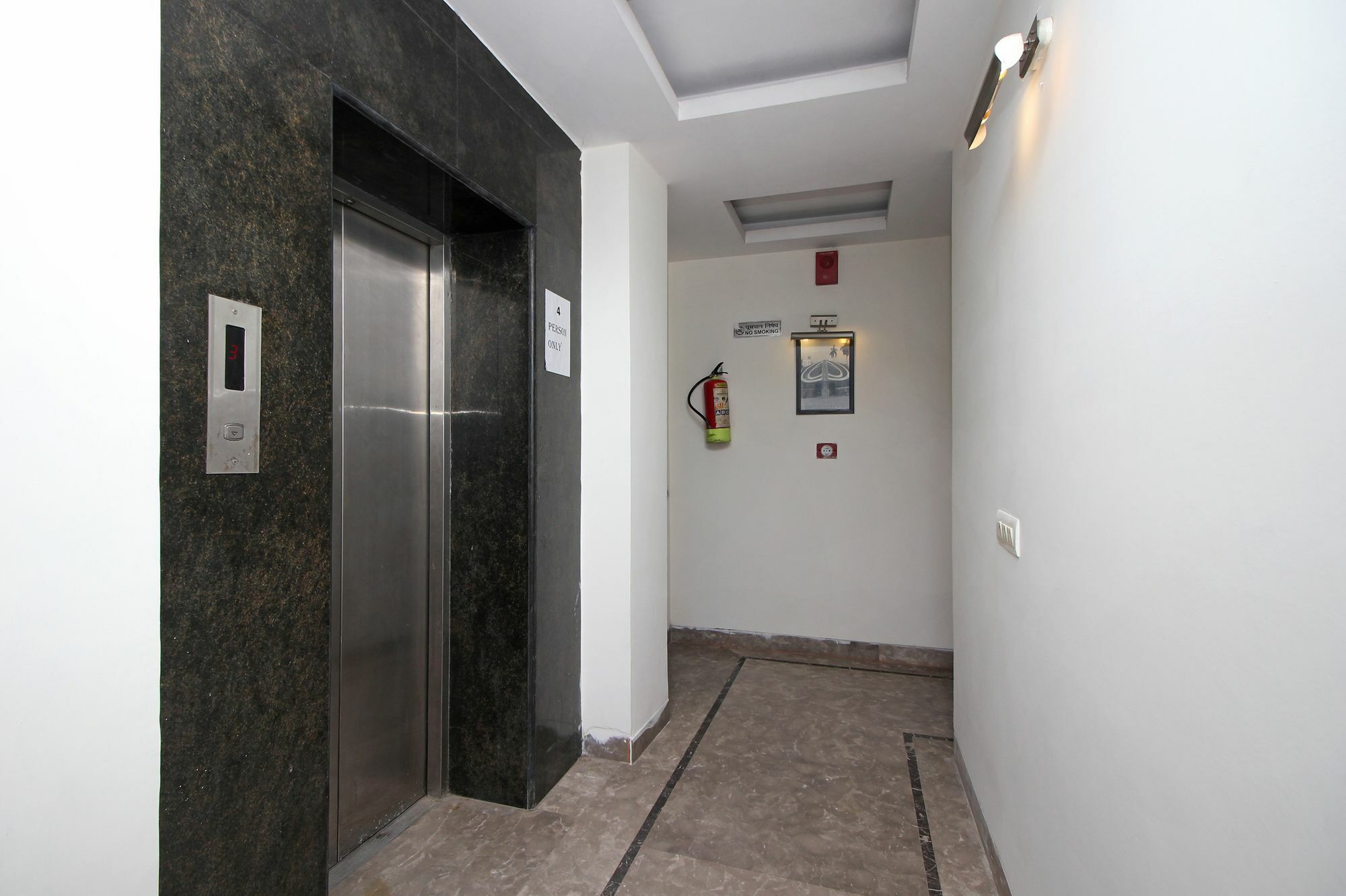 Oyo 9030 Hotel Delhi Airport Plaza Neu-Delhi Exterior foto