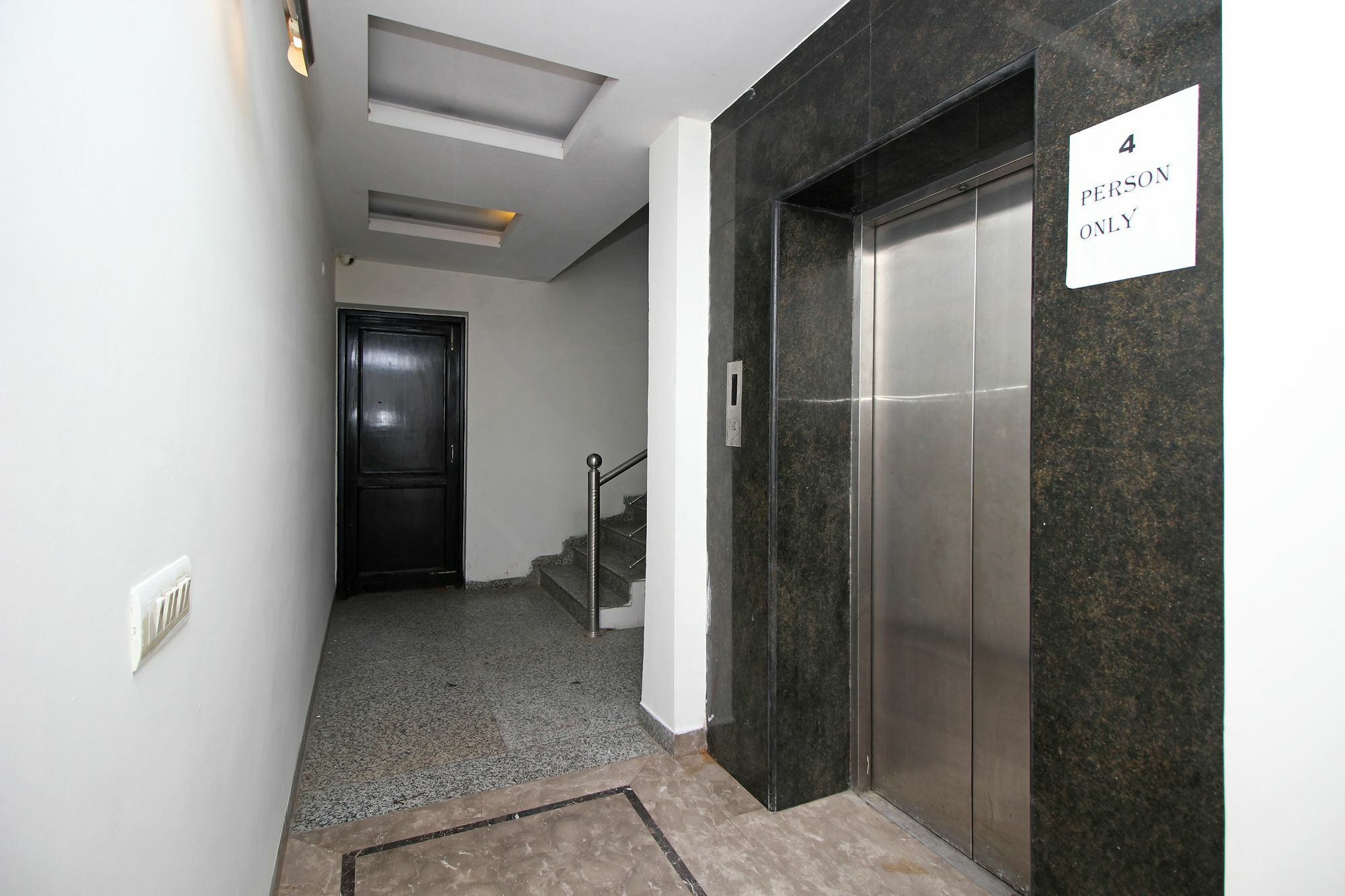 Oyo 9030 Hotel Delhi Airport Plaza Neu-Delhi Exterior foto